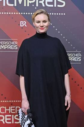 Rosalie THOMASS (Schauspielerin), Einzelbild,angeschnittenes Einzelmotiv,Halbfigur,halbe Figur, Roter Teppich,Red Carpet,Bayerischer Filmpreis 2023 am 19.09.2024 im Prinzregententheater in Muenchen.