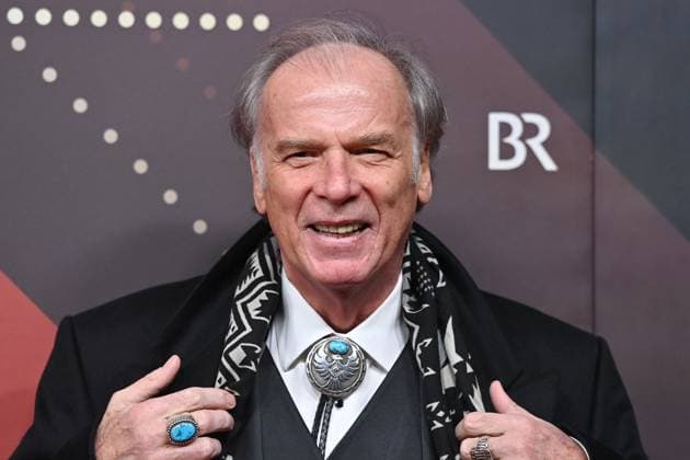 Wolfgang FIEREK (Schauspieler), Einzelbild,angeschnittenes Einzelmotiv,Portraet,Portrait,Porträt. Roter Teppich,Red Carpet,Bayerischer Filmpreis 2023 am 19.09.2024 im Prinzregententheater in Muenchen.