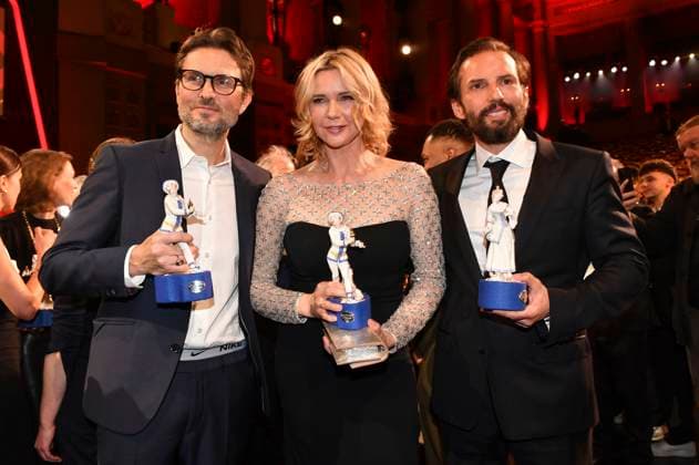 Simon Verhoeven, Veronica Ferres und Quirin Berg bei der Verleihung des 45. Bayerischen Filmpreises 2023 im Prinzregententheater. München, 19.01.2024