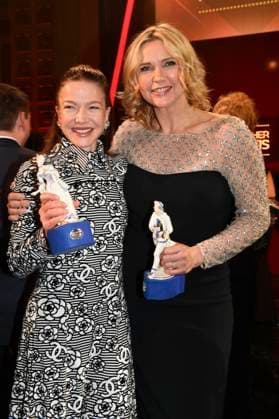 Hannah Herzsprung und Veronica Ferres bei der Verleihung des 45. Bayerischen Filmpreises 2023 im Prinzregententheater. München, 19.01.2024