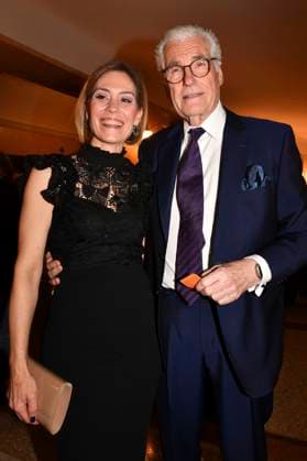Sky du Mont mit Partnerin Julia Schütze bei der Verleihung des 45. Bayerischen Filmpreises 2023 im Prinzregententheater. München, 19.01.2024