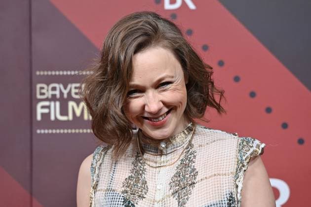 Claudia Lenzi (Schauspielerin), Einzelbild,angeschnittenes Einzelmotiv,Portraet,Portrait,Porträt. Roter Teppich,Red Carpet,Bayerischer Filmpreis 2023 am 19.09.2024 im Prinzregententheater in Muenchen.