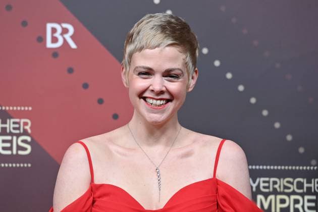 Jennifer Siemann (Schauspielerin), Einzelbild,angeschnittenes Einzelmotiv,Portraet,Portrait,Porträt. Roter Teppich,Red Carpet,Bayerischer Filmpreis 2023 am 19.09.2024 im Prinzregententheater in Muenchen.