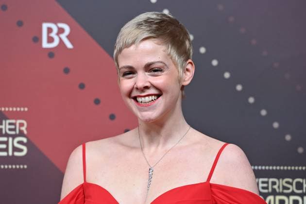 Jennifer Siemann (Schauspielerin), Einzelbild,angeschnittenes Einzelmotiv,Portraet,Portrait,Porträt. Roter Teppich,Red Carpet,Bayerischer Filmpreis 2023 am 19.09.2024 im Prinzregententheater in Muenchen.