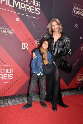 Stella Morvan und Sohn Sacha Verleihung des Bayerischen Filmpreis Prinzregenten Theater München 19. Januar 2024