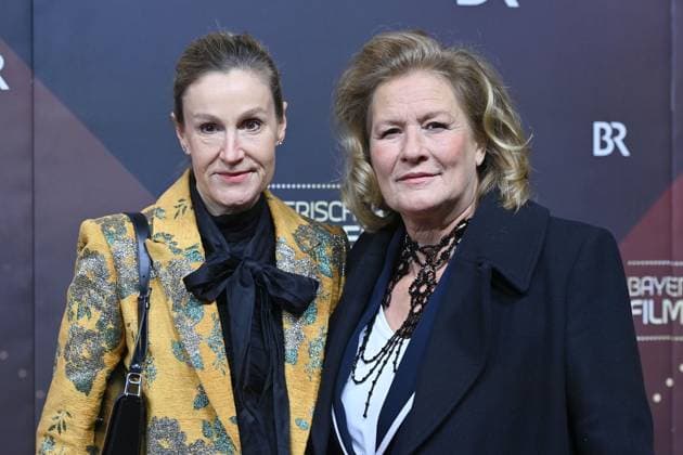v.li: Christine Hartmann mit Suzanne von Borsody. Roter Teppich,Red Carpet,Bayerischer Filmpreis 2023 am 19.09.2024 im Prinzregententheater in Muenchen.