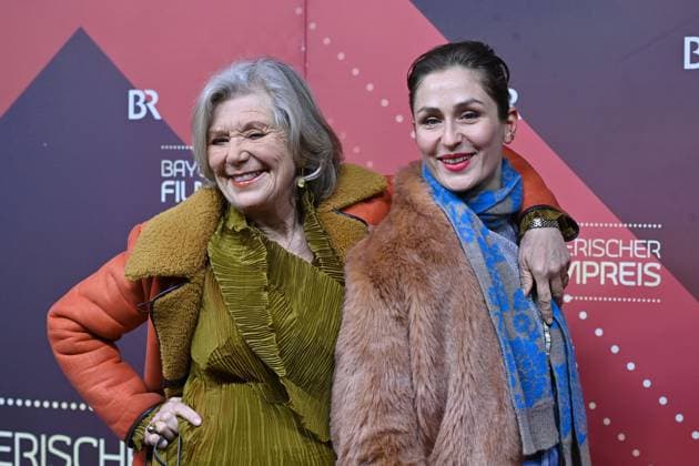 Jutta SPEIDEL (Schauspielerin), mit Tochter Franziska. Roter Teppich,Red Carpet,Bayerischer Filmpreis 2023 am 19.09.2024 im Prinzregententheater in Muenchen.
