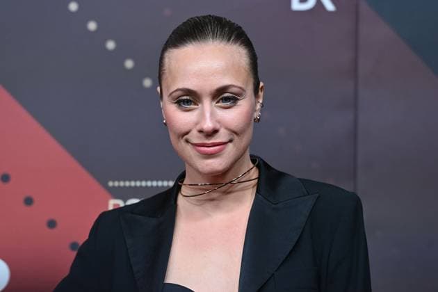 Sina Tkotsch (Schauspielerin), Einzelbild,angeschnittenes Einzelmotiv,Portraet,Portrait,Porträt. Roter Teppich,Red Carpet,Bayerischer Filmpreis 2023 am 19.09.2024 im Prinzregententheater in Muenchen.
