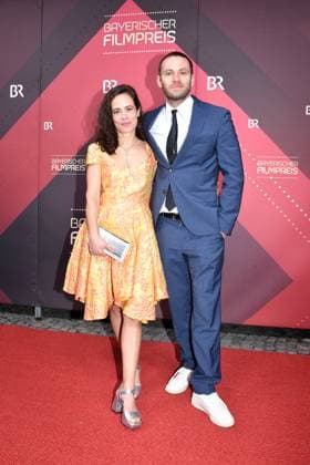 Maya Haddad und Jonathan Müller Verleihung des Bayerischen Filmpreis Prinzregenten Theater München 19. Januar 2024