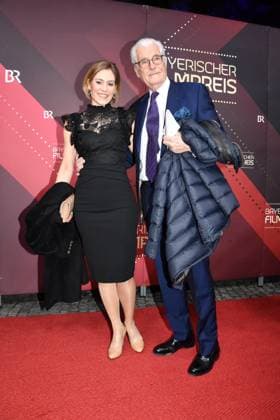 Sky du Mont mit Julia Schütze Verleihung des Bayerischen Filmpreis Prinzregenten Theater München 19. Januar 2024