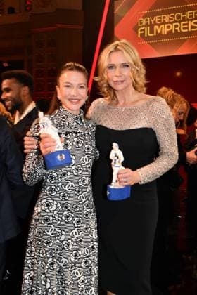 Hannah Herzsprung und Veronica Ferres Verleihung des Bayerischen Filmpreis Party Preisträger Prinzregenten Theater München 19. Januar 2024