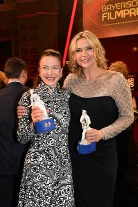 Hannah Herzsprung und Veronica Ferres Verleihung des Bayerischen Filmpreis Party Preisträger Prinzregenten Theater München 19. Januar 2024