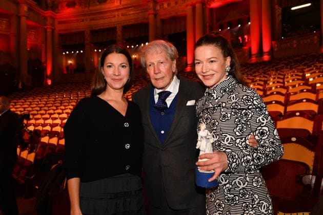 Bernd Herzsprung mit beiden Töchtern Hannah und Sarah Verleihung des Bayerischen Filmpreis Party Preisträger Prinzregenten Theater München 19. Januar 2024
