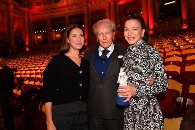 Bernd Herzsprung mit beiden Töchtern Hannah und Sarah Verleihung des Bayerischen Filmpreis Party Preisträger Prinzregenten Theater München 19. Januar 2024