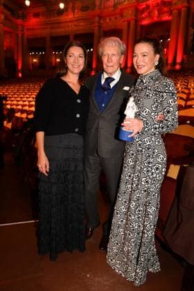 Bernd Herzsprung mit beiden Töchtern Hannah und Sarah Verleihung des Bayerischen Filmpreis Party Preisträger Prinzregenten Theater München 19. Januar 2024