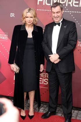 Bayerischer Filmpreis 2023 Dr. Markus Söder mit Veronica Ferres auf dem roten Teppich. Verleihung des 45. Bayerischen Filmpreises 2023 am 19.01.2024 im Prinzregententheater in Münche. Bayern, Deutschland.