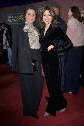 Cristina do Rego und Anna Julia Antonucci bei der Verleihung des 45. Bayerischen Filmpreises 2023 im Prinzregententheater. München, 19.01.2024