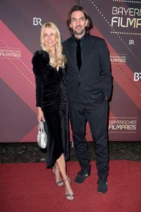 Tina Kaiser und Max Wiedemann bei der Verleihung des 45. Bayerischen Filmpreises 2023 im Prinzregententheater. München, 19.01.2024