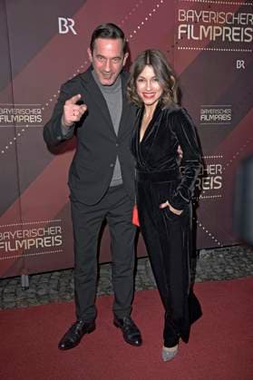 Sönke Möhring und Anna Julia Antonucci bei der Verleihung des 45. Bayerischen Filmpreises 2023 im Prinzregententheater. München, 19.01.2024