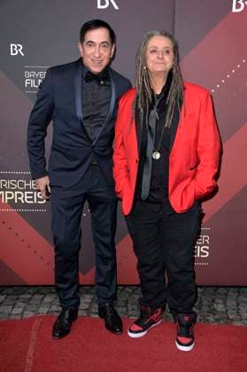 Giorgio Seybold und Carmen Pilatus bei der Verleihung des 45. Bayerischen Filmpreises 2023 im Prinzregententheater. München, 19.01.2024