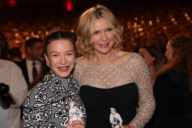 Bayerischer Filmpreis 2023 Veronica Ferres (re.) und Hannah Herzsprung. Verleihung des 45. Bayerischen Filmpreises 2023 am 19.01.2024 im Prinzregententheater in Münche. Bayern, Deutschland.