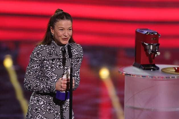 Bayerischer Filmpreis 2023 Hannah Herzsprung, Preisträgerin in der Kategorie Beste Darstellerin bei ihrer Dankesrede. Verleihung des 45. Bayerischen Filmpreises 2023 am 19.01.2024 im Prinzregententheater in Münche. Bayern, Deutschland.