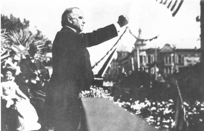 President McKinley in San Jose, California William McKinley gives a speech in San Jose. EDITORIAL USE ONLY Copyright: xx 25.244 x picturehistory007047