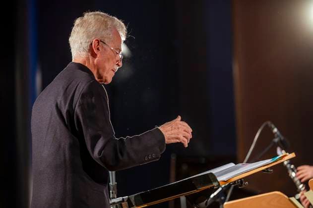 18.01.2024 Weimar: Konzert des Jazz Orchestra der Hochschule für Musik Franz Liszt unter der Leitung von Erik van Lier. Der bekannte niederländische Jazz Bassposaunist hat mehrere Tage mit den jungen Musiker der Hochschule zu dem 2010 verstorbenen Jazz-Musiker Peter Herbolzheimer gearbeitet, unter dessen Leitung Erik van Lier in der legendären Kenny Clarke Francy Boland Bigband gespielt hat.
