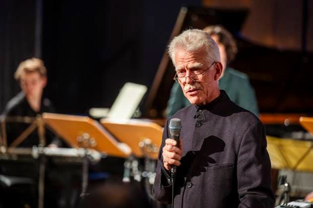 18.01.2024 Weimar: Konzert des Jazz Orchestra der Hochschule für Musik Franz Liszt unter der Leitung von Erik van Lier. Der bekannte niederländische Jazz Bassposaunist hat mehrere Tage mit den jungen Musiker der Hochschule zu dem 2010 verstorbenen Jazz-Musiker Peter Herbolzheimer gearbeitet, unter dessen Leitung Erik van Lier in der legendären Kenny Clarke Francy Boland Bigband gespielt hat.