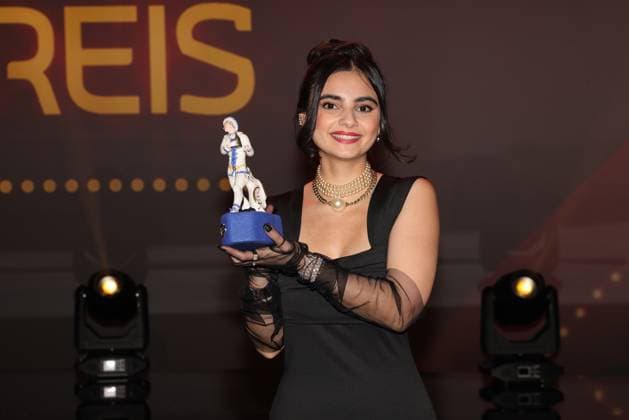 Bayerischer Filmpreis 2023 Bayan Layla mit ihrem Pierrot. Verleihung des 45. Bayerischen Filmpreises 2023 am 19.01.2024 im Prinzregententheater in Münche. Bayern, Deutschland.