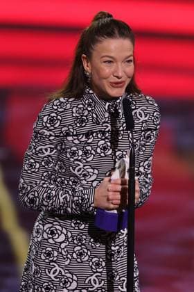 Bayerischer Filmpreis 2023 Hannah Herzsprung, Preisträgerin in der Kategorie Beste Darstellerin bei ihrer Dankesrede. Verleihung des 45. Bayerischen Filmpreises 2023 am 19.01.2024 im Prinzregententheater in Münche. Bayern, Deutschland.