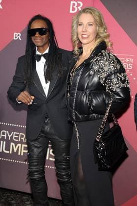 Bayerischer Filmpreis 2023 Fabrice Morvan mit Partnerin Tessa van der Steen. Verleihung des 45. Bayerischen Filmpreises 2023 am 19.01.2024 im Prinzregententheater in Münche. Bayern, Deutschland.