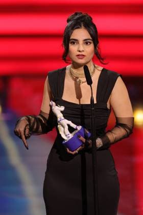 Bayerischer Filmpreis 2023 Bayan Layla bei der Dankesrede. Verleihung des 45. Bayerischen Filmpreises 2023 am 19.01.2024 im Prinzregententheater in Münche. Bayern, Deutschland.