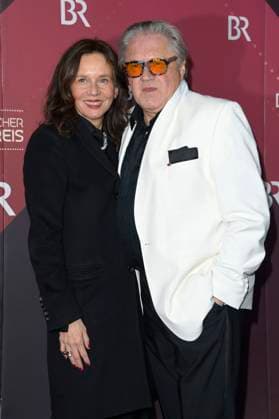 Michael Brandner mit Ehefrau Karin Brandner bei der Verleihung des 45. Bayerischen Filmpreises 2023 im Prinzregententheater. München, 19.01.2024