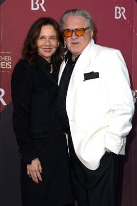 Michael Brandner mit Ehefrau Karin Brandner bei der Verleihung des 45. Bayerischen Filmpreises 2023 im Prinzregententheater. München, 19.01.2024