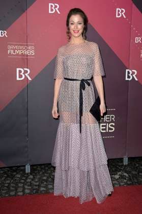 Julia Stinshoff bei der Verleihung des 45. Bayerischen Filmpreises 2023 im Prinzregententheater. München, 19.01.2024