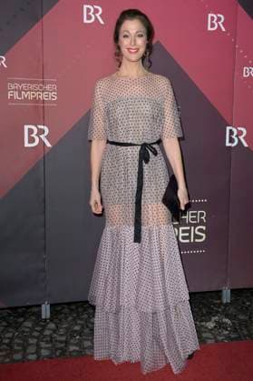 Julia Stinshoff bei der Verleihung des 45. Bayerischen Filmpreises 2023 im Prinzregententheater. München, 19.01.2024