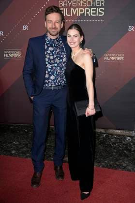 Ben Blaskovic und Teresa Klamert bei der Verleihung des 45. Bayerischen Filmpreises 2023 im Prinzregententheater. München, 19.01.2024