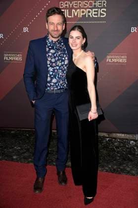 Ben Blaskovic und Teresa Klamert bei der Verleihung des 45. Bayerischen Filmpreises 2023 im Prinzregententheater. München, 19.01.2024