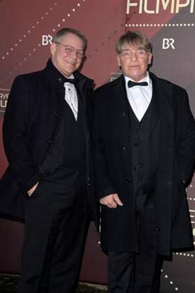 Andre Eisermann mit Partner Manuel Bortt bei der Verleihung des 45. Bayerischen Filmpreises 2023 im Prinzregententheater. München, 19.01.2024