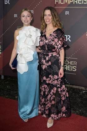 Anna Ewelina mit Gast bei der Verleihung des 45. Bayerischen Filmpreises 2023 im Prinzregententheater. München, 19.01.2024