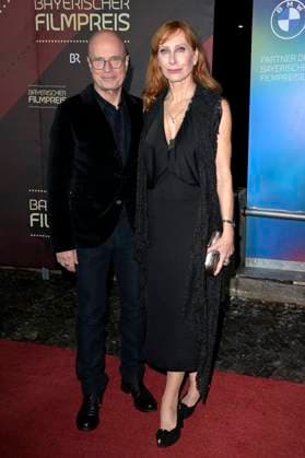 Christian Berkel mit Ehefrau Andrea Sawatzki bei der Verleihung des 45. Bayerischen Filmpreises 2023 im Prinzregententheater. München, 19.01.2024