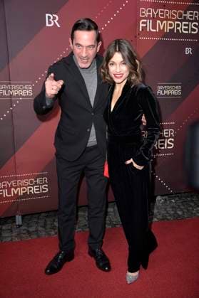 Sönke Möhring und Anna Julia Antonucci bei der Verleihung des 45. Bayerischen Filmpreises 2023 im Prinzregententheater. München, 19.01.2024