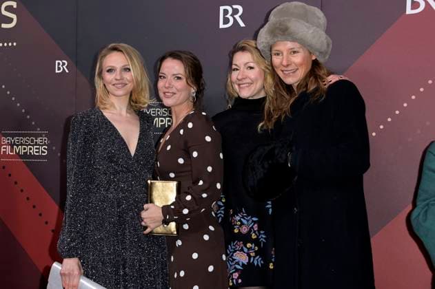 Teresa Rizos, Josephine Ehlert, Genija Rykova und Xenia Tilling bei der Verleihung des 45. Bayerischen Filmpreises 2023 im Prinzregententheater. München, 19.01.2024