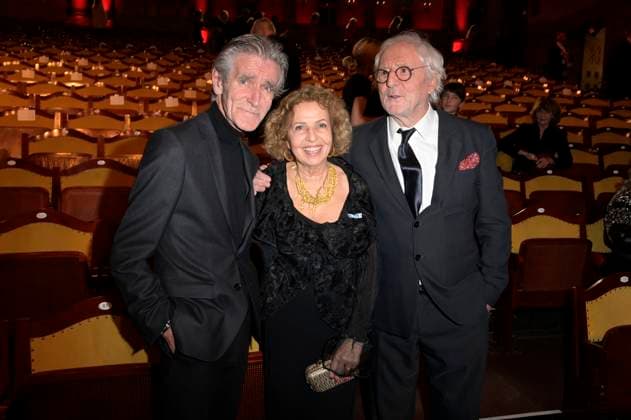 Bernd Schadewald, Michaela May und Günther Maria Halmer bei der Verleihung des 45. Bayerischen Filmpreises 2023 im Prinzregententheater. München, 19.01.2024