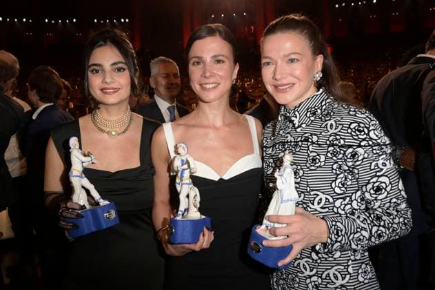 Bayan Layla, Aylin Tezel und Hannah Herzsprung bei der Verleihung des 45. Bayerischen Filmpreises 2023 im Prinzregententheater. München, 19.01.2024