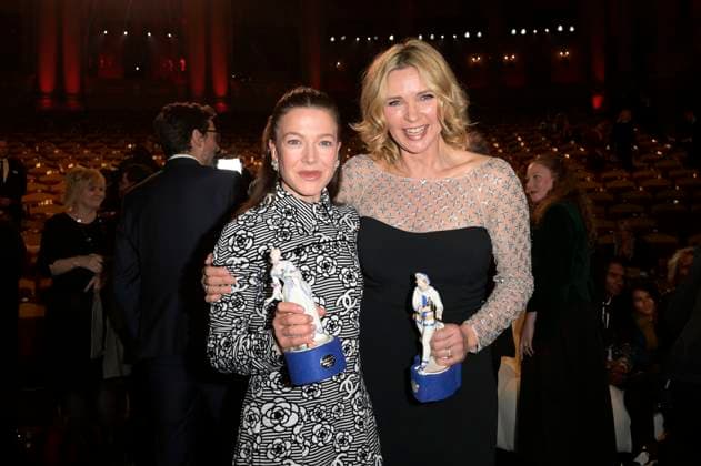 Hannah Herzsprung und Veronica Ferres bei der Verleihung des 45. Bayerischen Filmpreises 2023 im Prinzregententheater. München, 19.01.2024