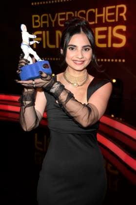 Bayan Layla bei der Verleihung des 45. Bayerischen Filmpreises 2023 im Prinzregententheater. München, 19.01.2024