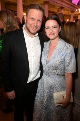 Jennifer Ulrich mit Begleitung bei der Verleihung des 45. Bayerischen Filmpreises 2023 im Prinzregententheater. München, 19.01.2024