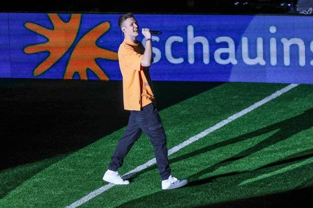 14.01.2024, Fussball, Saison 2023 2024,Hallenturnier in Gummersbach, Sänger Julian Sommer Gummersbach Schwalbe Arena Deutschland xRHR-FOTO TRx